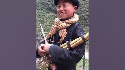 Trẻ Hmông Kiếm 4 triệu nhờ thổi khèn phục vụ du khách lên Đồng Văn