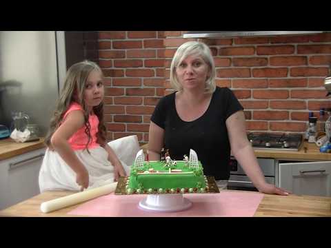 Wideo: Jak Zrobić Tort Na Boisku?