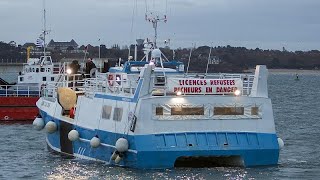 France threatens litigation if UK does not settle fishing licence row by Friday evening