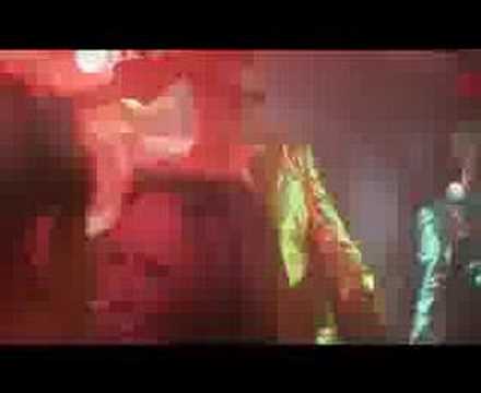 Guarda NUDE YOOMPIN su YouTube Guarda NUDE YOOMPIN su YouTube