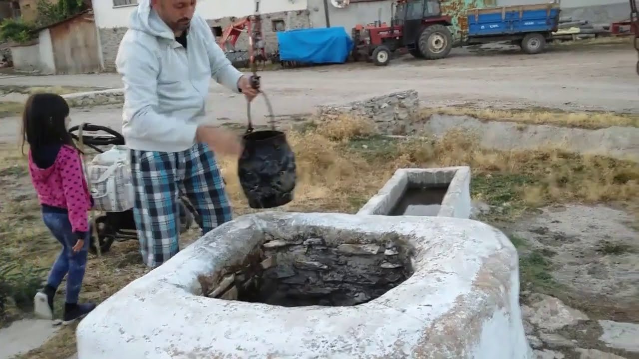 köyümüzdeyiz, kuyudan su çekiyoruz. - YouTube