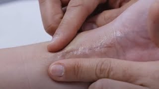 Tutoriels de massages avec le Gel Cicatrice Cicalfate+ screenshot 5