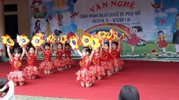 Lớp A5. MN Hoa Hồng. TP Hòa Bình múa" Bông hồng tặng cô"