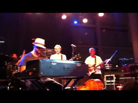 Jamie Cullum w/ brother Ben and oncle Michael live...