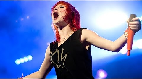 Paramore - Let The Flames Begin (Live at Reading Festival 2010)