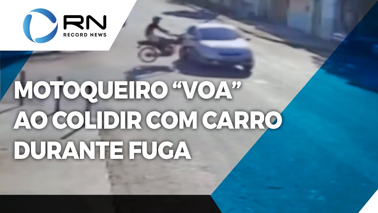 Motoqueiro “voa” ao colidir com carro durante fuga da polícia