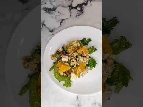 Салат с курицей и песто