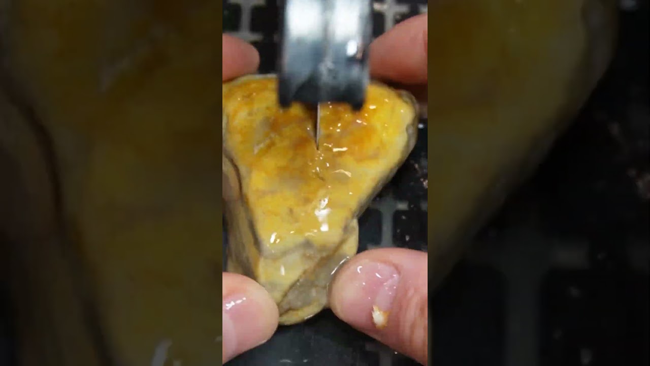 Check out the bands on this chalcedony!