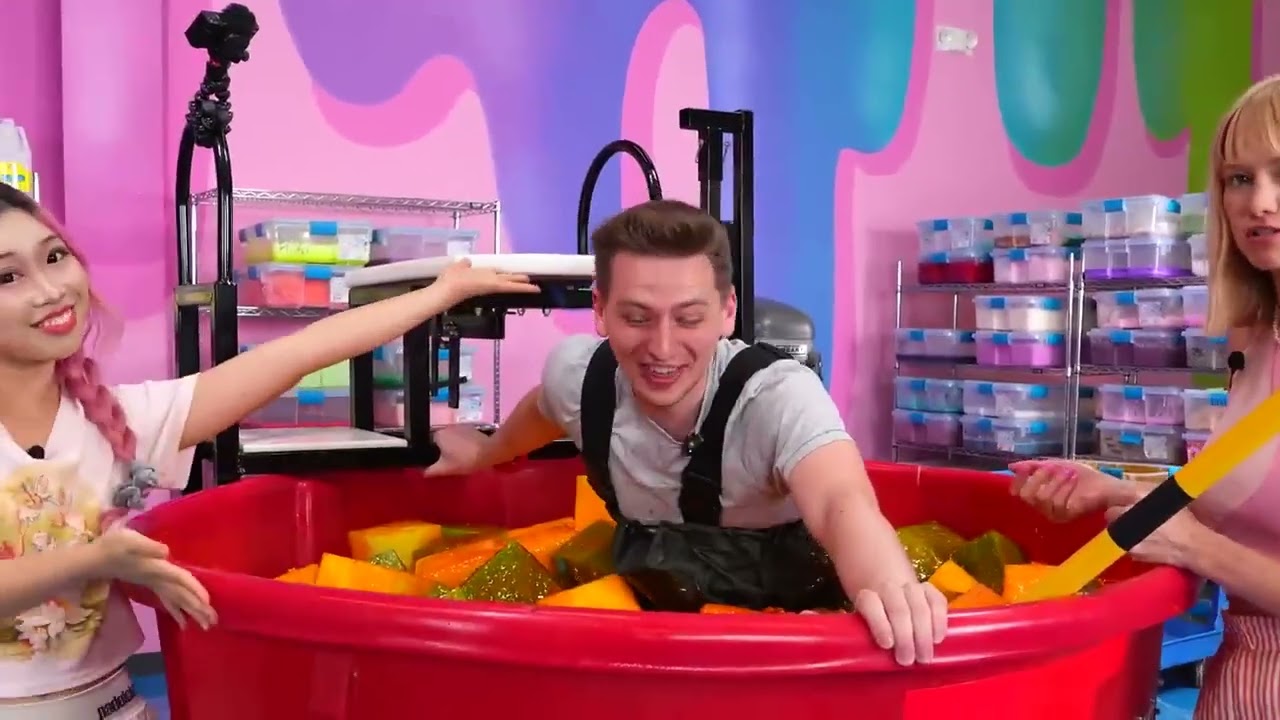 Peachybbies! I MADE THE WORLD’S LARGEST SLIME!