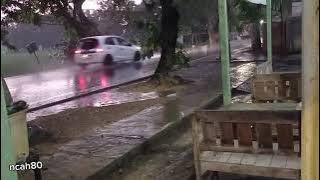 suasana yang sejuk hujan di sore hari ...