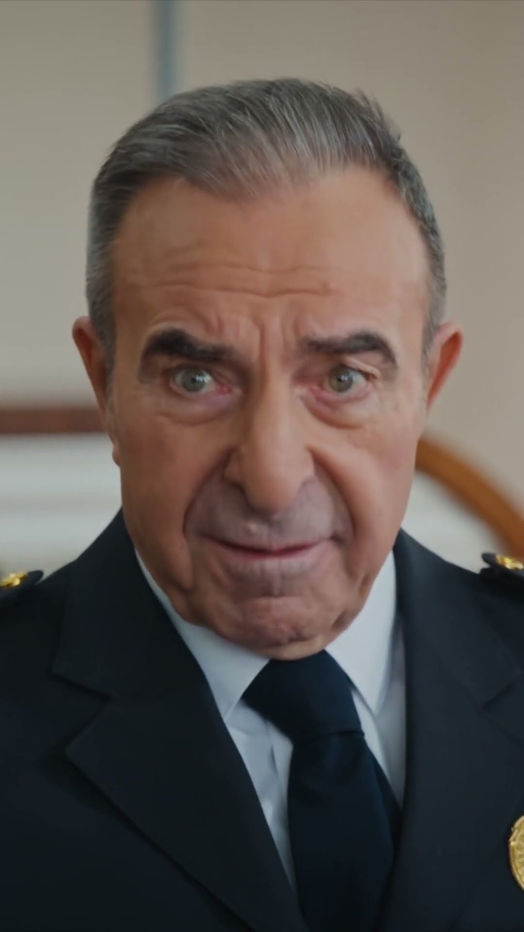 Rıza Baba, madalyayı reddetti! #ArkaSokaklar #Shorts