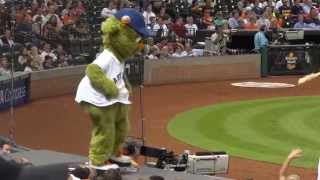 HOUSTON ASTROS MASCOT ORBIT DANCING TO GANGNAM STYLE