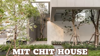Tropical House with Mini-Courtyard covered by Nature | Mit Chit House - ThaiLand