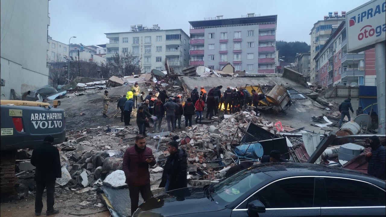 Depremin merkez üssü Pazarcık'tayız... neredeyse ağır hasarlı olmayan tek bina yok 
