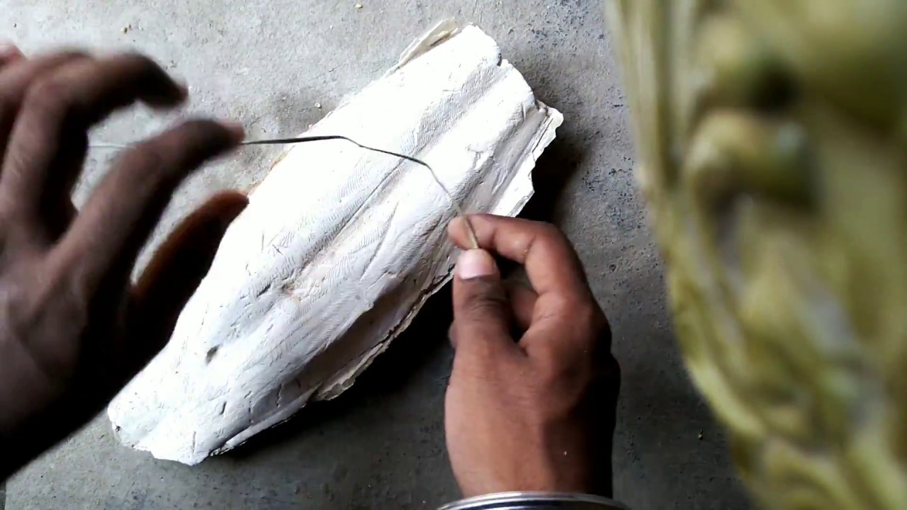 pet store install cuttlebone for bird's