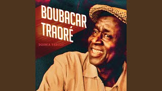 Miniatura de vídeo de "Boubacar Traoré - Dounia Tabolo"