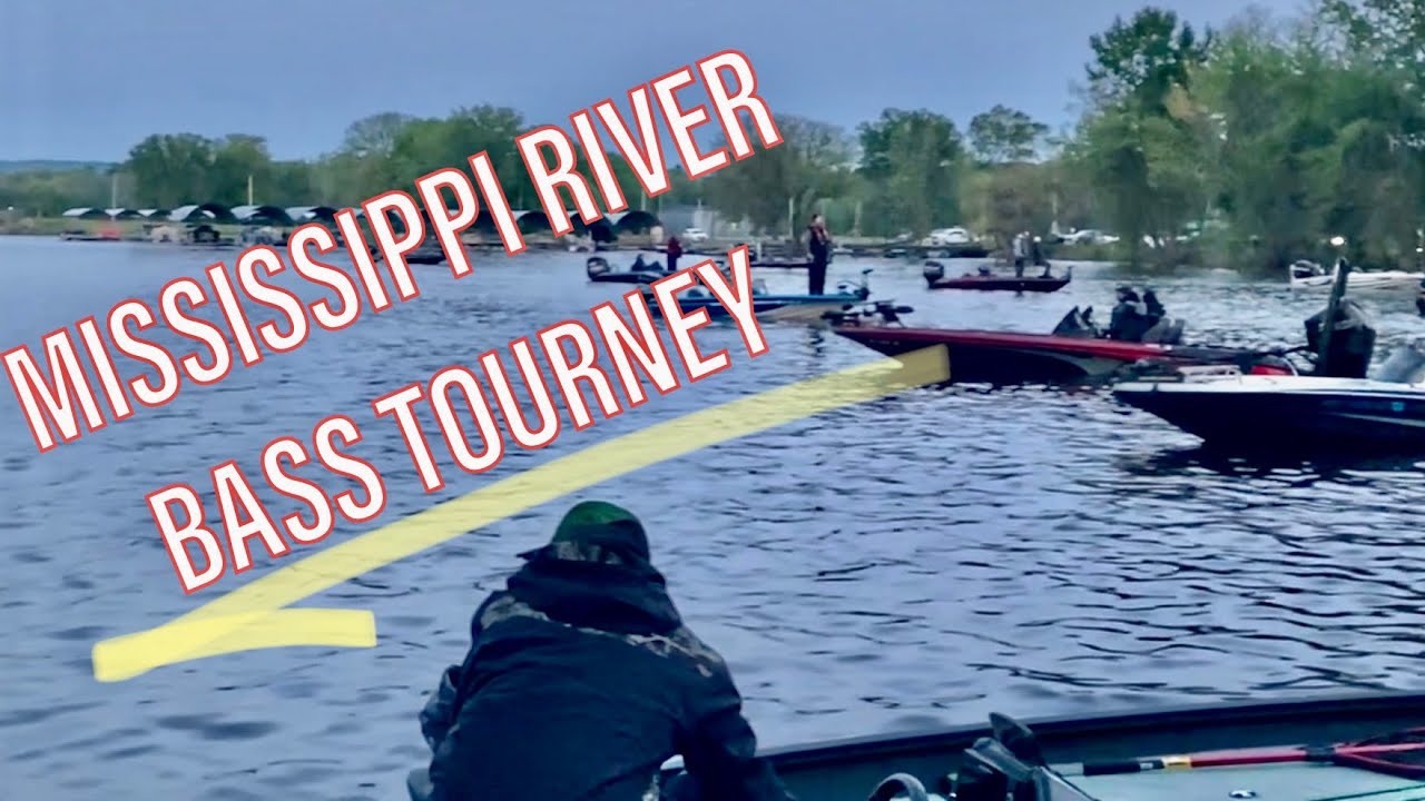 FISHING A BASS TOURNAMENT On The MISSISSIPPI RIVER! Spring Bass Fishing in Iowa!