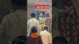 jaimala k time me stage me kitni bhid ho jati hai na #jaimala #weddingvideo #ytshorts #viralshorts