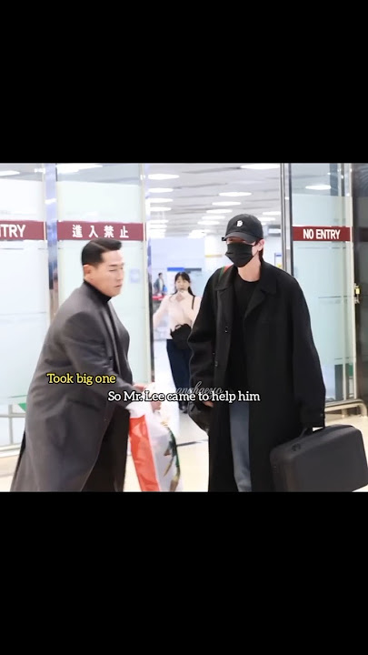 Jin was struggling with bags so Mr Lee helped him🥰🫂