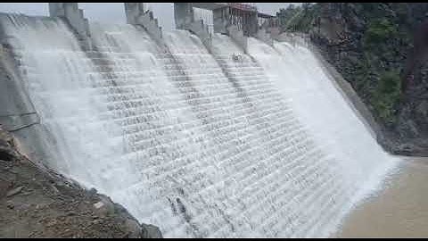 Ogee spillway overflow