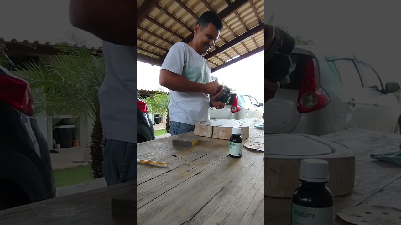 Recuperando tábua de carne usando óleo de coco vegetal orgânico atóxico.