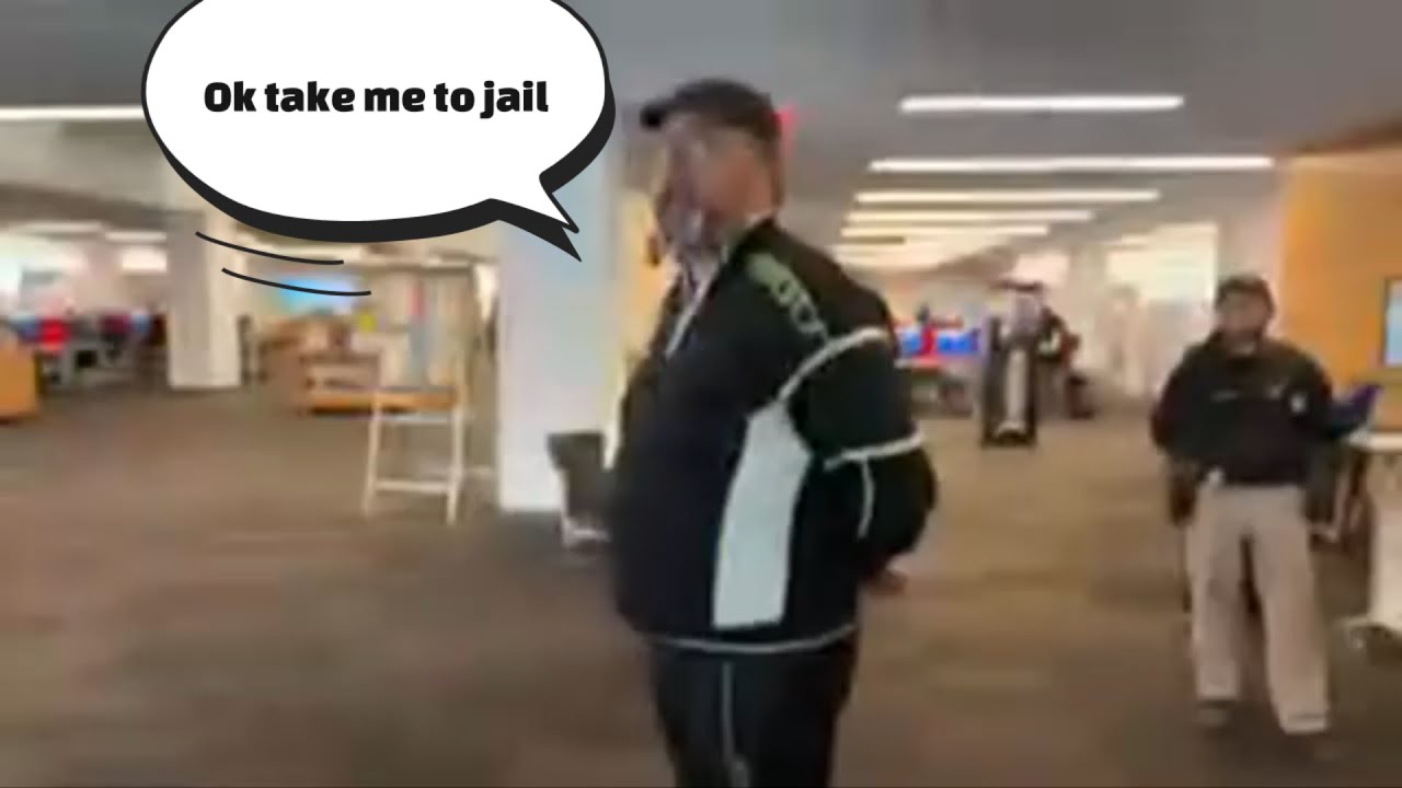 Мошенника выгнали из библиотеки и арестовали.