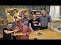 مغربي في روسيا يطبخ اللحم بالبرقوق في برنامج روسي