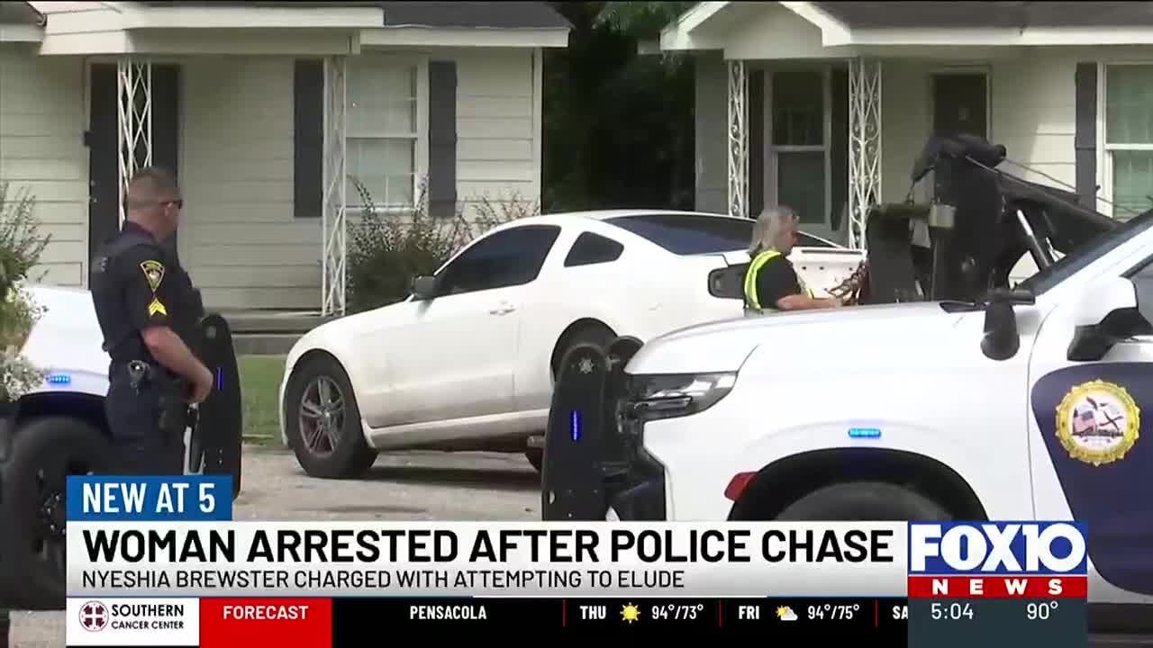 Woman arrested after police chase through Midtown Mobile - YouTube