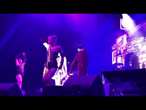 自作多情  - Vivian Chow Concert April 15 2023 - Zizuo Duoqing