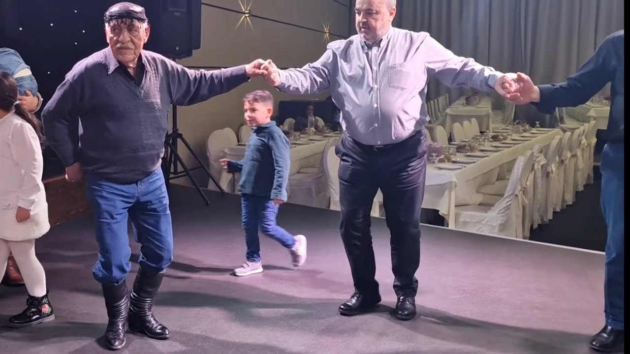 Το γλέντι του πρόγαμου στα Αστερούσια με το συγκρότημα του Βαγγέλη Λιανάκη.