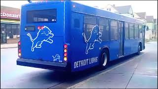 DETROIT LIONS SMART GILLIG ADVANTAGE LOW FLOOR IDLING NEAR MCDONALD'S & HOUSES