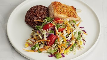 Thực đơn EAT CLEAN - CƠM GẠO LỨT, CÁ HỒI ÁP CHẢO, SALAD CẢI BẮP dành cho người giảm cân.