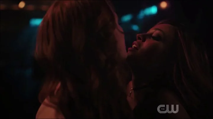 Cheryl & Toni 3x15 | Riverdale