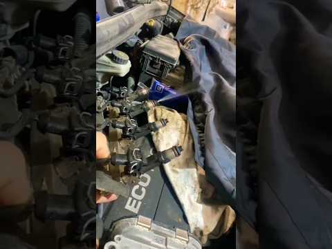 car injector checking @mmv6330 #engine #mechanic#viral #mechaniclife #carpart#injector #amazing#1m
