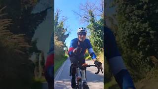 Il mare blu e il bianco della neve: il contrasto perfetto sul San Bartolo #SanBartolo #CyclingLife