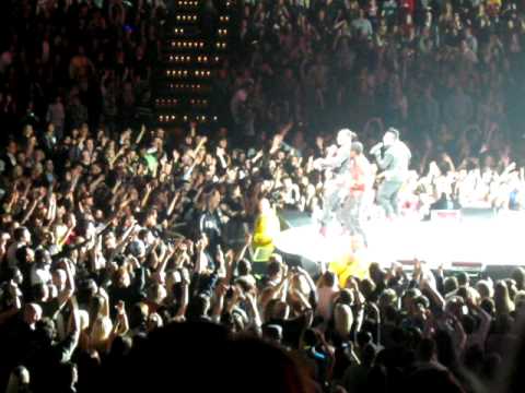 Black eyed peas live Nashville TN. Feb-12-2010 where is the love? adlı videoyu YouTube'da izle Black eyed peas live Nashville TN. Feb-12-2010 where is the love? adlı videoyu YouTube'da izle