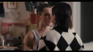 Only one murders in the building 2x02 -Selena Gomez Kissing Cara delevingne (Mabel Mora)