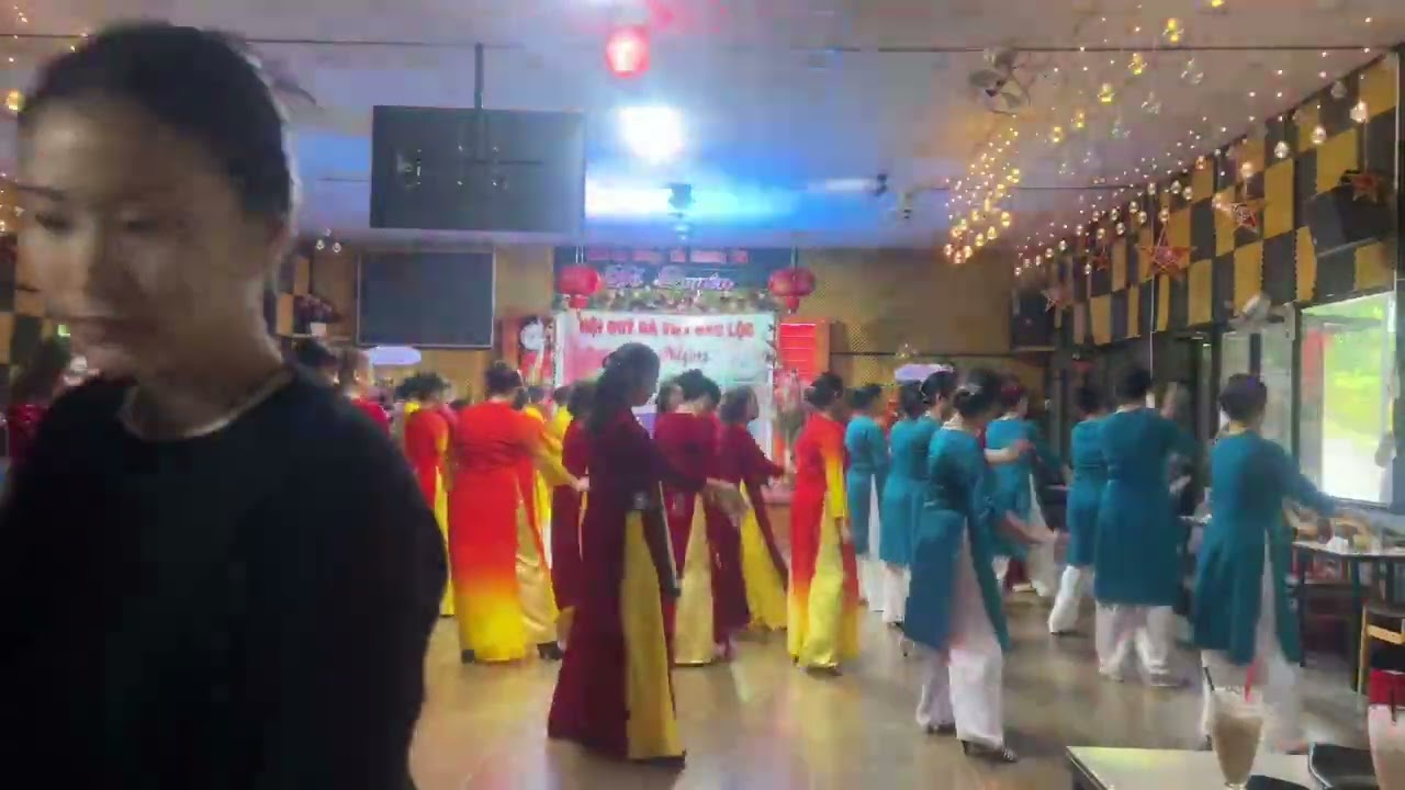 Vũ điệu Kết Đoàn do các CLB diễn trong ch/trình kỷ niệm 2 năm thành lập Hội Quý Bà Bảo Lộc LĐ 17/11 