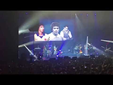 La tierra del olvido live Paris 2016 - monsieur periné y Carlos Vives