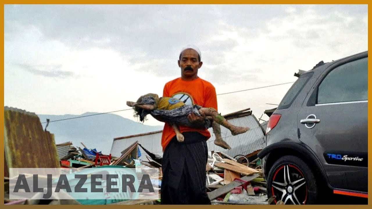 🇮🇩زلزال وتسونامي في إندونيسيا يودي بحياة نحو 400 شخص (الجزيرة الإنجليزية)