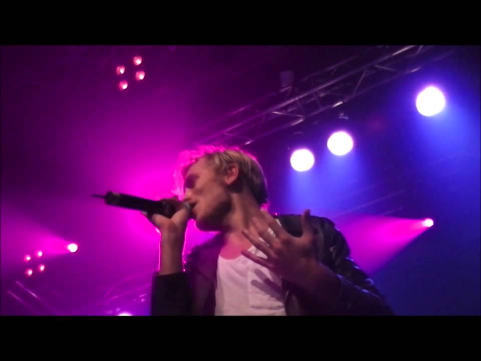 The Royal Concept in Debaser Medis