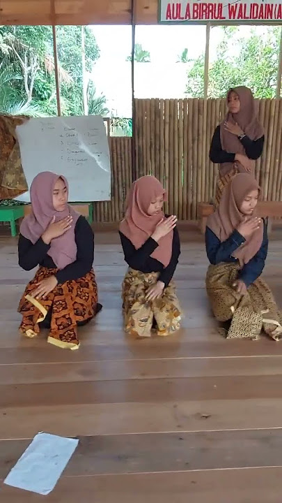 LATIHAN TARI YAMKO RAMBE YAMKO