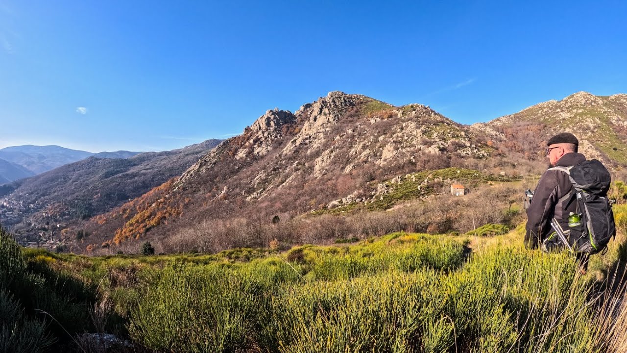 Entre ciel et pierre : randonnée sur les crêtes cévenoles.