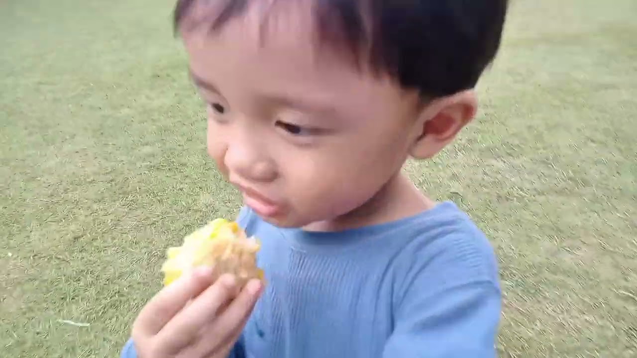 Bermain-main dulu di lapangan taman kota singaraja 