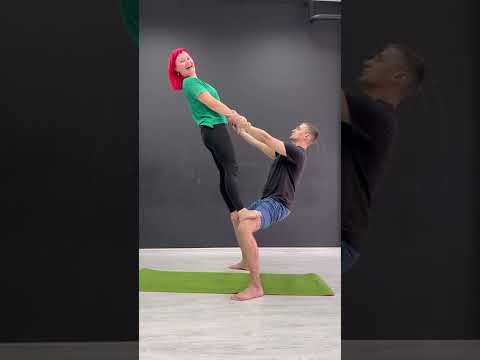 Видео: Парная йога. Баланс мужского и женского