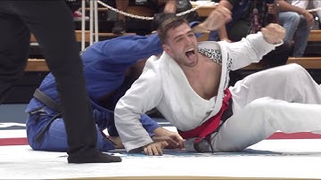 SUPER Quick Loop Choke Submission in Japan!