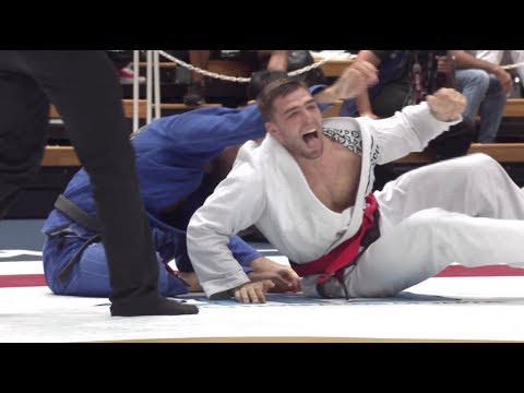 SUPER Quick Loop Choke Submission in Japan!