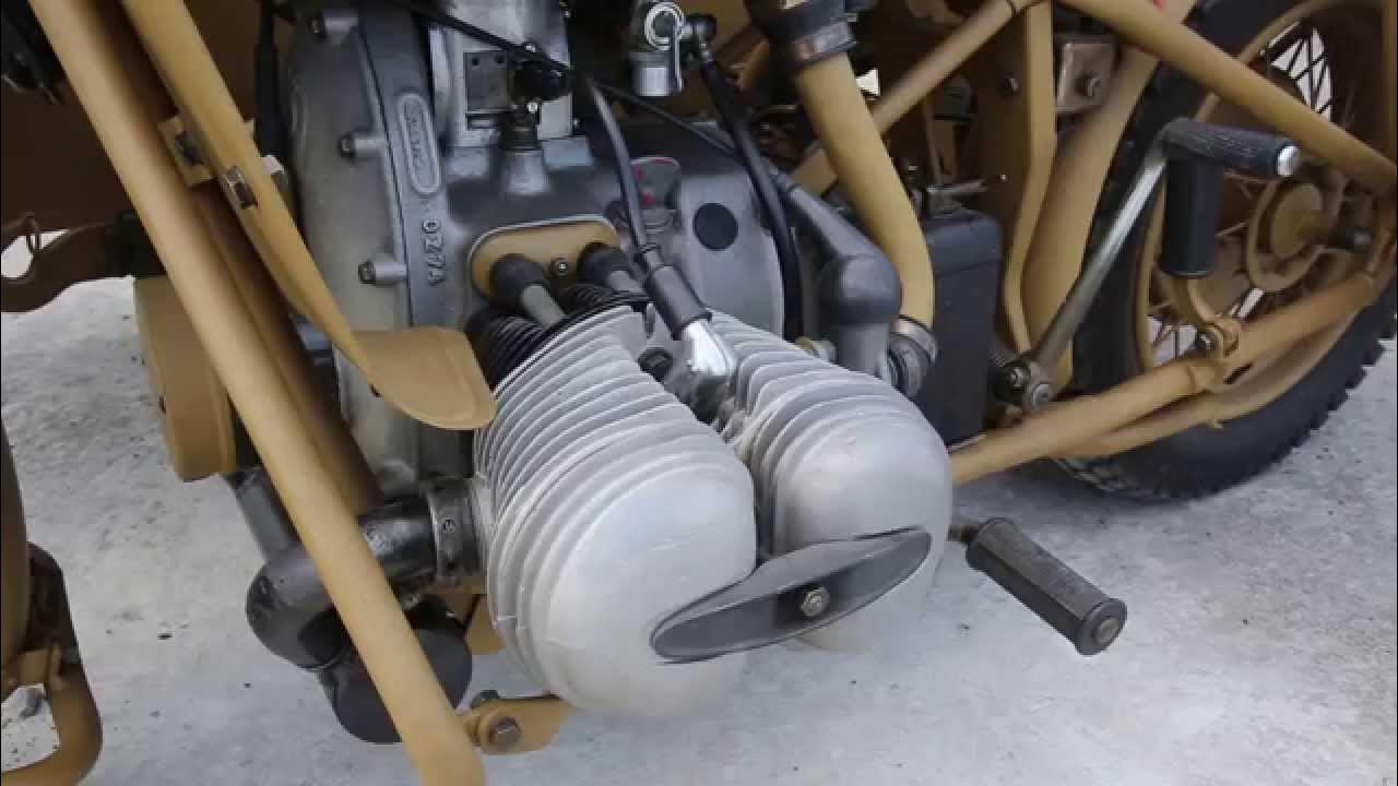 WWII BMW R75 Engine idling - YouTube