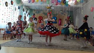 Танец "Королева красоты" (девочки 6,7 лет)