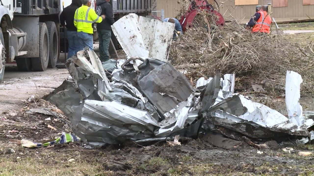 Debris cleanup begins in Brazoria County after deadly tornadoes | CW39 ...